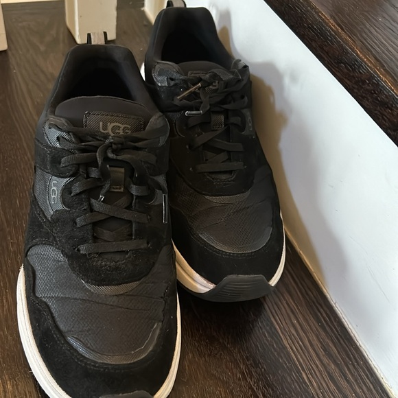 UGGs La Hills Black Partial Suede Sneaker🔥 - Picture 8 of 9